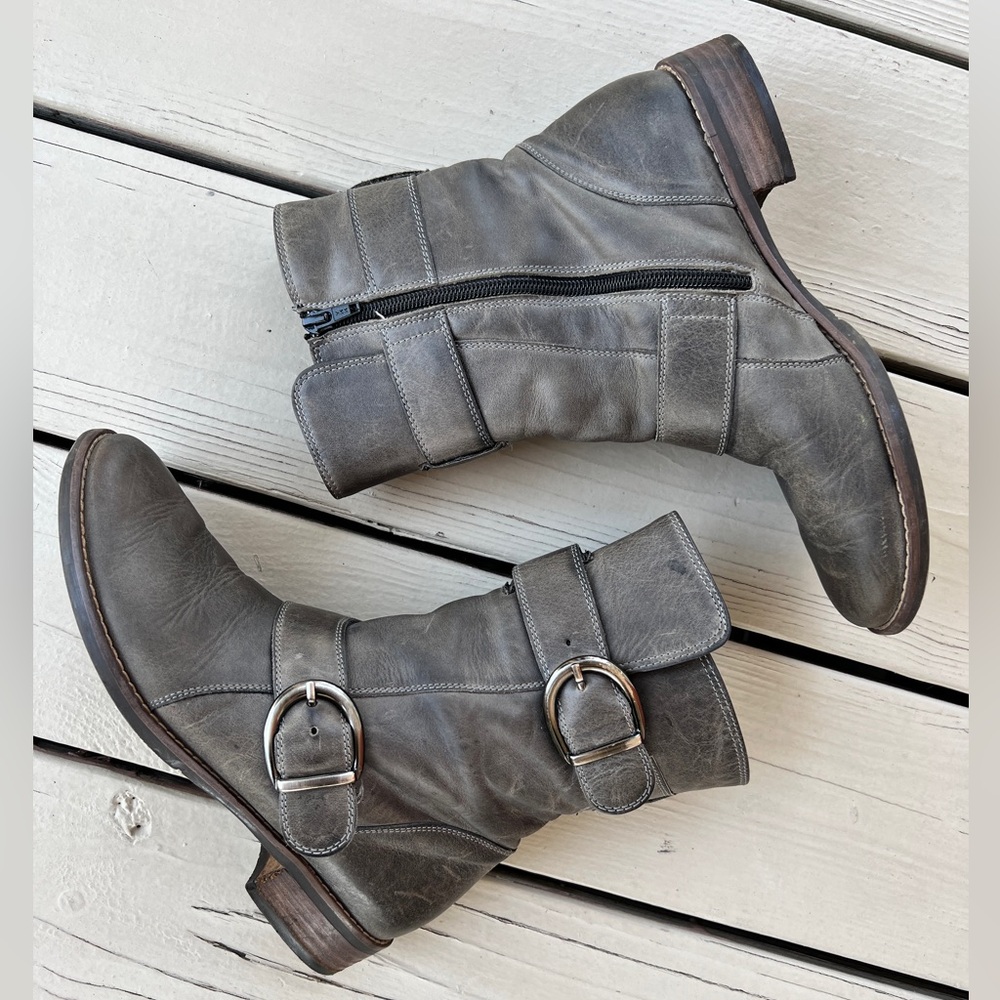 Paul Green women’s moto boots in grey-green. Genuine super soft leather. 7.5 W